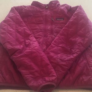 Women’s 1/4 zip light weight jacket.